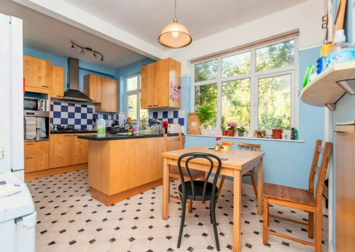 4 Bedroom Semi-Detached House To Rent In Bristol Road, Selly Oak, Birmingham, B29