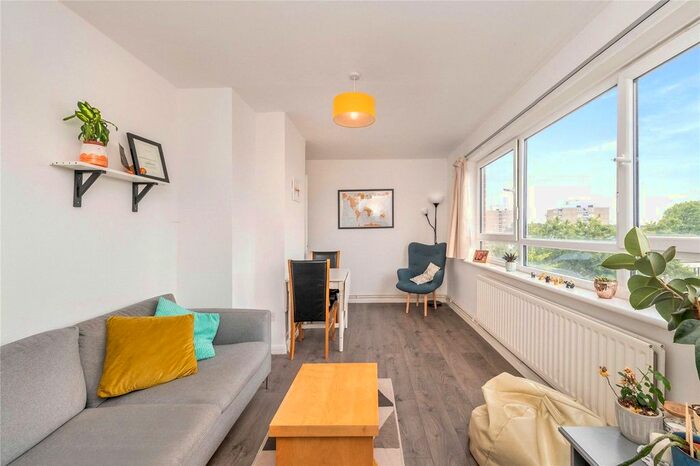 2 Bedroom Flat To Rent In Clarence Lane, London, SW15