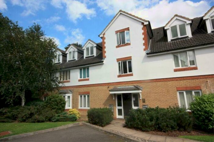 2 Bedroom Apartment To Rent In Knaphill, GU21