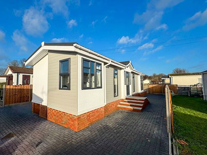 2 Bedroom Park Home For Sale In Weybridge Park Estate, Addlestone, KT15