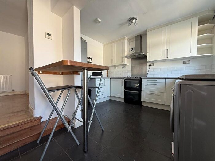 2 Bedroom Flat To Rent In Fairfield Road, Fairfield Park, Bath, BA1