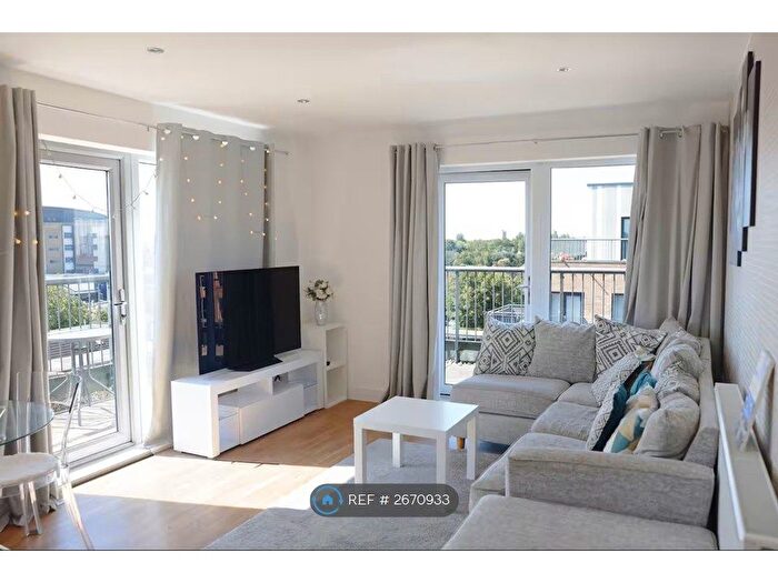 2 Bedroom Flat To Rent In Maxwell Road, Romford, RM7