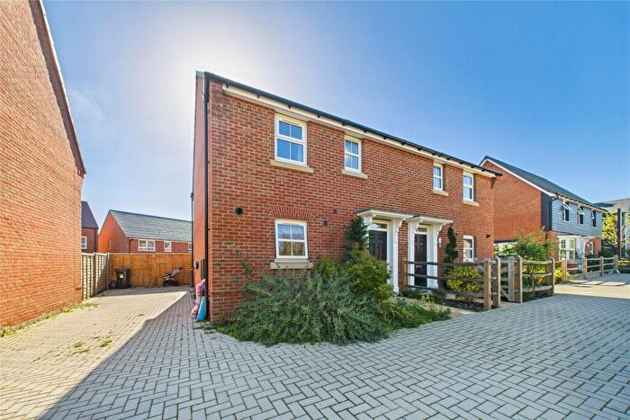 3 Bedroom Semi-Detached House For Sale In Wheat Street, Finchwood Park, Wokingham, Bracknell Forest, RG40