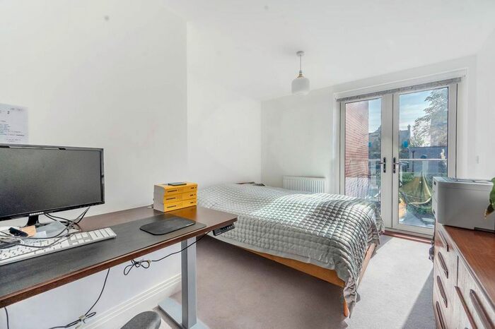 2 Bedroom Flat To Rent In Cunningham Park, Harrow, HA1