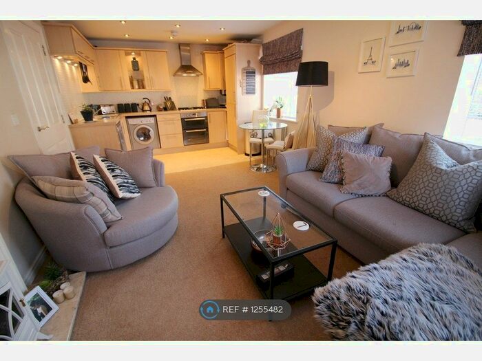 2 Bedroom Flat To Rent In Stavely Way, Gamston, Nottingham, NG2