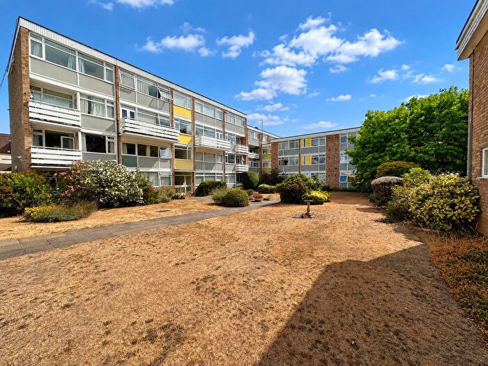 2 Bedroom Flat For Sale In South View Court, Woking, GU22