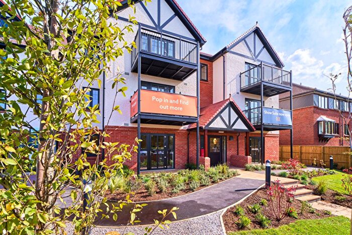 2 Bedroom Flat For Sale In Chalkwell Avenue, Westcliff-On-Sea, SS0