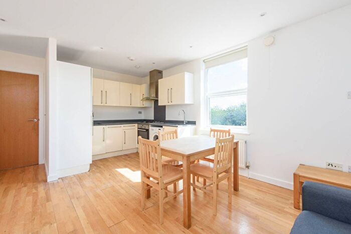 2 Bedroom Flat For Sale In Brent View House, Temple Fortune, London, NW11