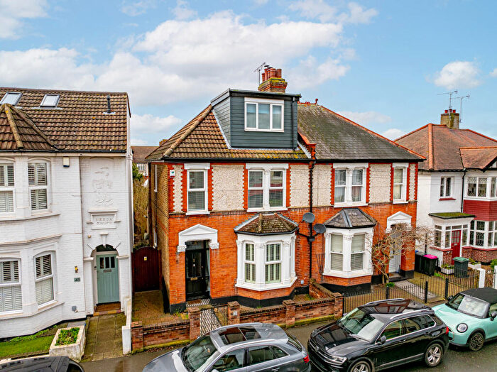 4 Bedroom Semi Detached House For Sale In Lansdowne Avenue, Leigh-on-sea, SS9