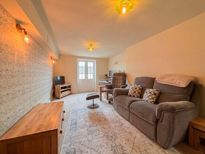 1 Bedroom Flat To Rent In Station Road, Kenilworth, CV8