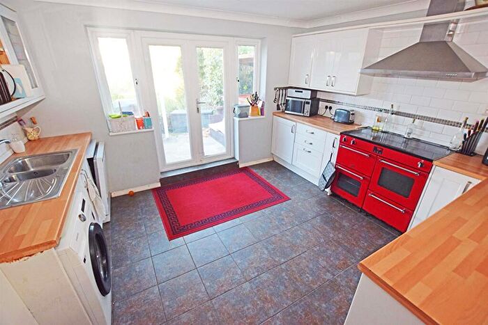 5 Bedroom Detached House For Sale In Station Road, Rainham, Gillingham, ME8