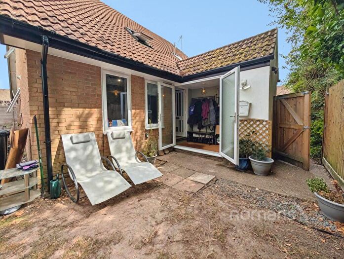 1 Bedroom Terraced House For Sale In Beaconsfield Way, Earley, Reading, RG6