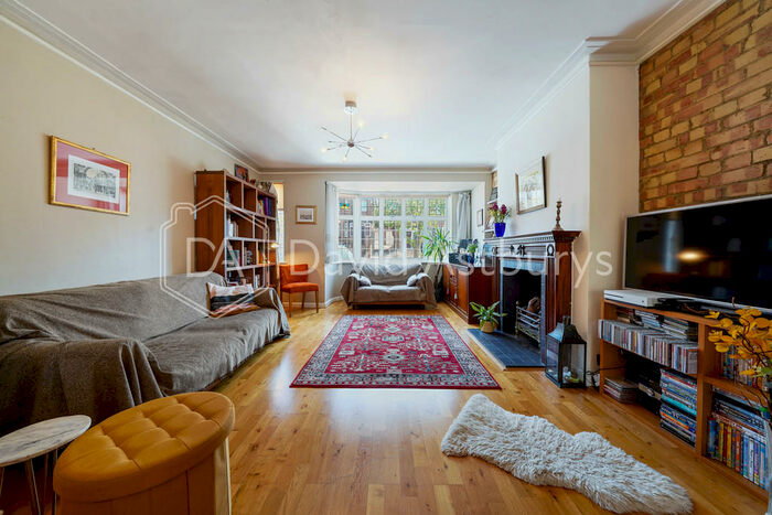 4 Bedroom Semi-Detached House To Rent In Raleigh Drive, Whetstone, London, N20