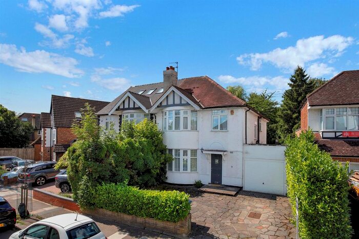4 Bedroom Semi-Detached House To Rent In West Hill Way, London, N20