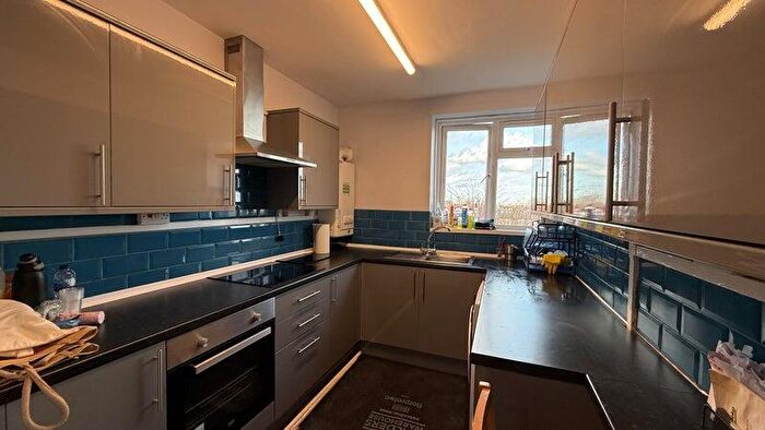 4 Bedroom Flat To Rent In Crawford Estate, Crawford Road, Southwark, London, SE5