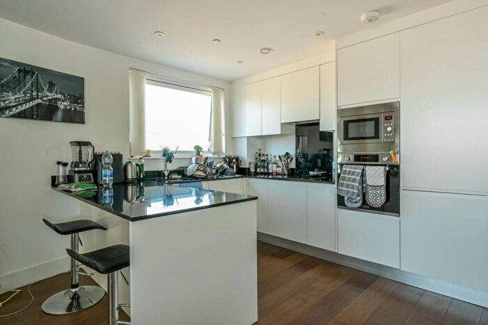 2 Bedroom Flat For Sale In Gateway Tower, Silvertown, London, E16