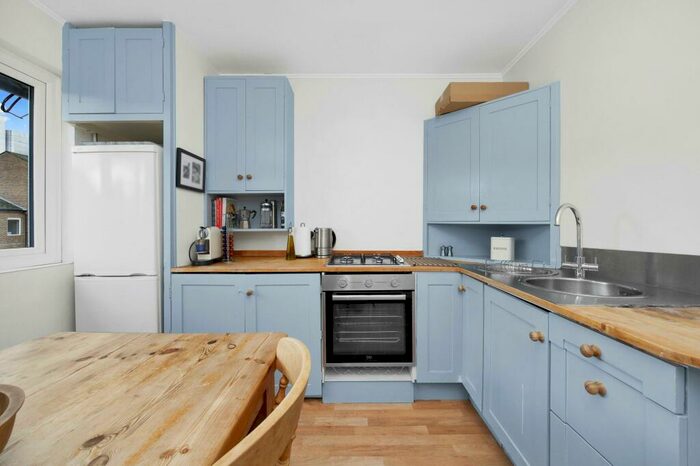 2 Bedroom Flat To Rent In Reedworth Street, London, SE11