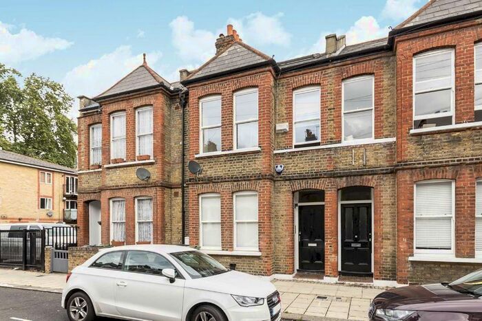 3 Bedroom Flat To Rent In St. Alphonsus Road, London, SW4