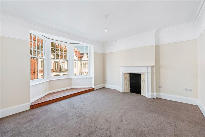 4 Bedroom Flat To Rent In Library Mansions, Pennard Road, London, W12