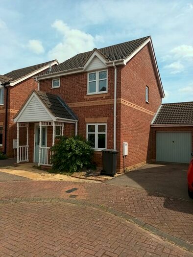 3 Bedroom Link Detached House To Rent In Rowan Close, Sleaford, NG34