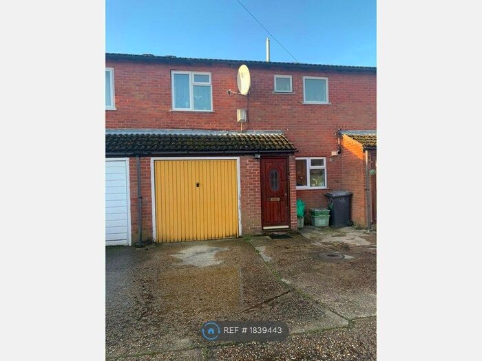3 Bedroom Terraced House To Rent In Walton Way, Newbury, RG14