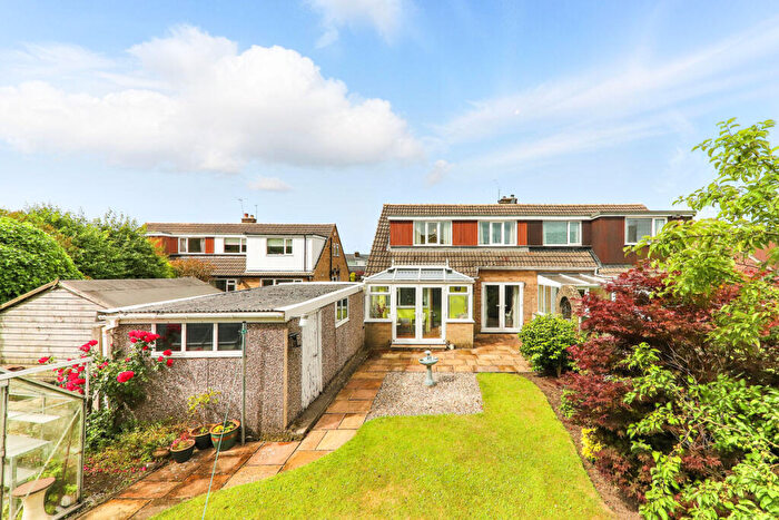 3 Bedroom Semi-Detached House For Sale In Victoria Close, Leeds, LS19