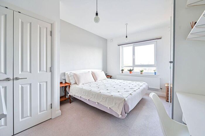 1 Bedroom Flat For Sale In Mantle Road, Brockley, London, SE4