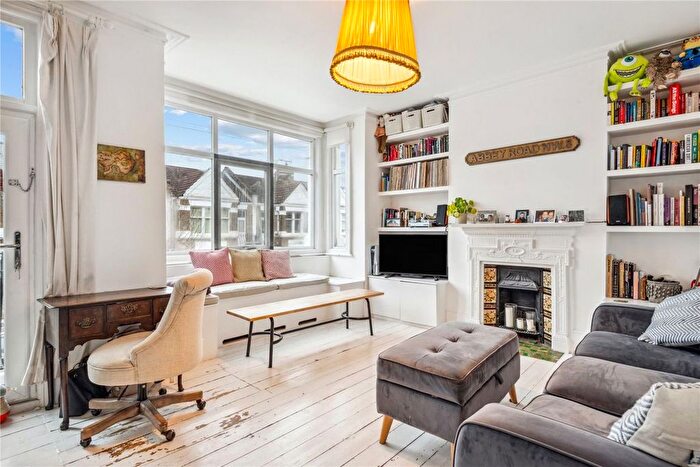 2 Bedroom Flat To Rent In Clifford Gardens, Kensal Rise, NW10