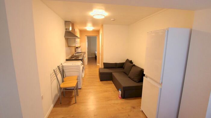1 Bedroom Flat To Rent In Bovingdon Lane, London, NW9
