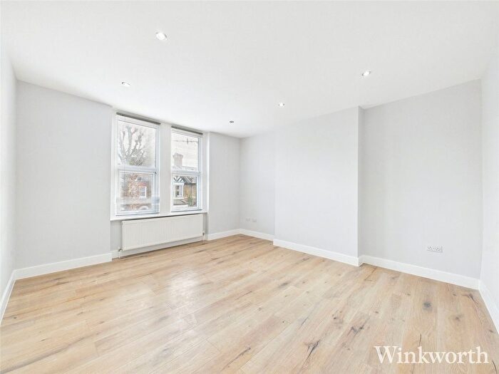 3 Bedroom Flat To Rent In Hastings Road, Ealing, London, W13