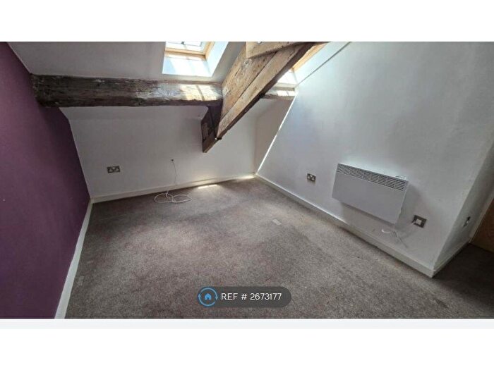 2 Bedroom Maisonette To Rent In Highgate Mills, Bradford, BD13