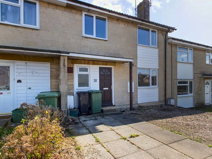 3 Bedroom Property To Rent In Wharfdale Way, Bridgend, Stonehouse, GL10