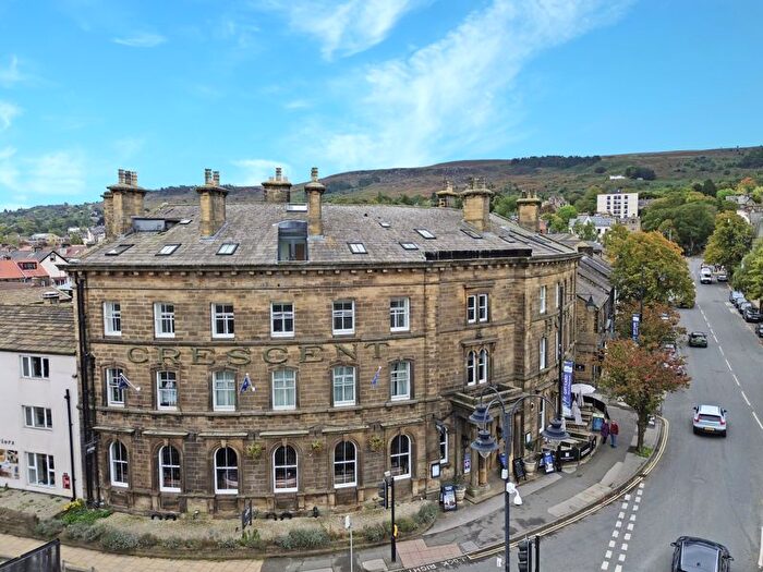 2 Bedroom Flat For Sale In The Crescent Apartment, Crescent Court, Ilkley, LS29