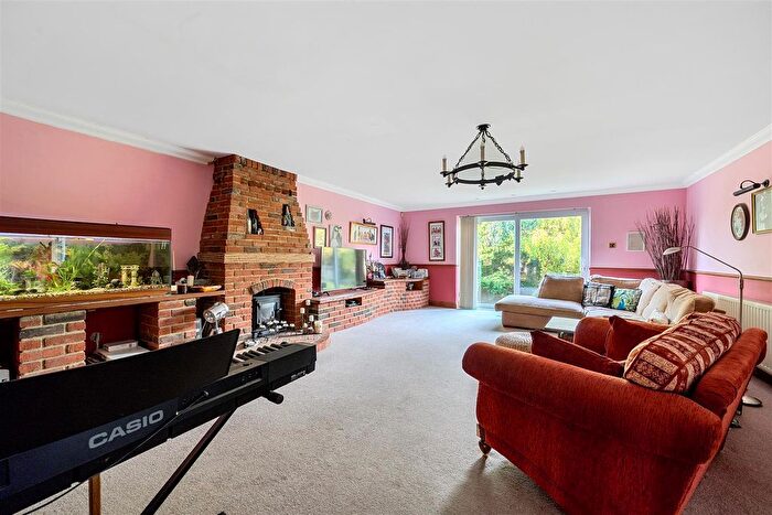 4 Bedroom Detached House For Sale In Arundel Road, Cliffsend, Ramsgate, CT12