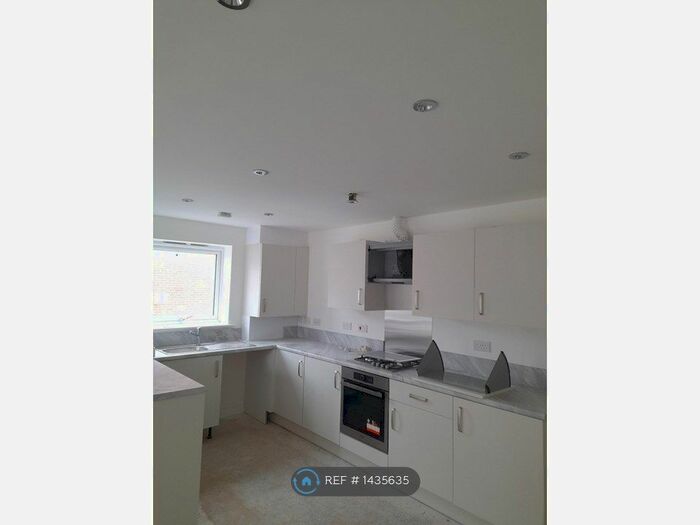 2 Bedroom Flat To Rent In Lapwing Close, Partington, Manchester, M31