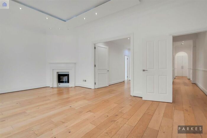 3 Bedroom Flat To Rent In Connaught Place, London, W2