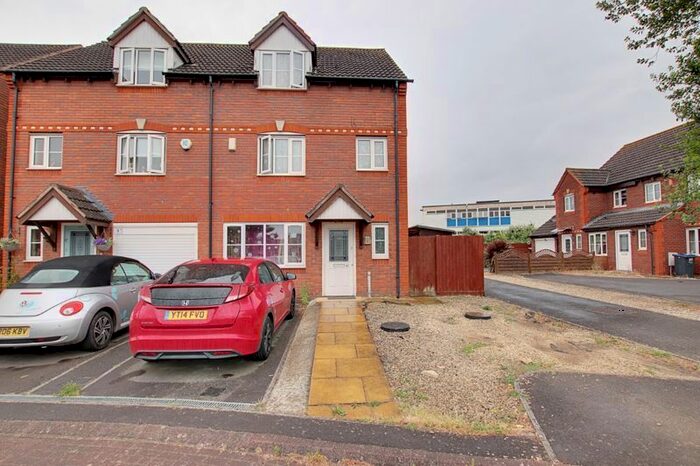 3 Bedroom Semi-Detached House To Rent In Yeoman Way, Trowbridge, BA14