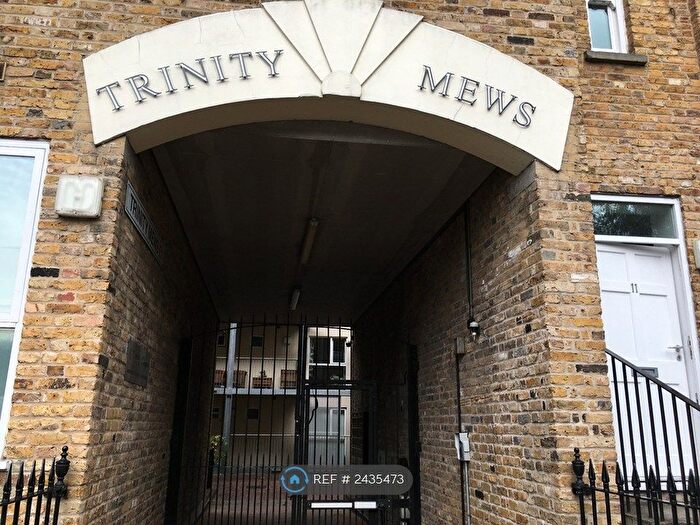 2 Bedroom Flat To Rent In Trinity Mews, London, E1