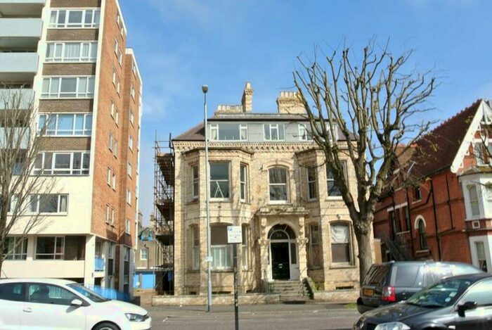 2 Bedroom Flat To Rent In The Drive, Hove, ., BN3