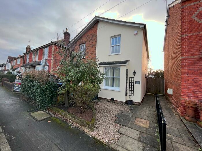 2 Bedroom Semi-Detached House To Rent In Station Road, KT14