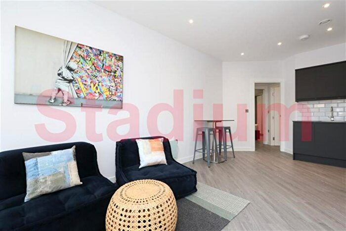 1 Bedroom Ground Maisonette To Rent In Drayton Park, London, - Epc Rating D, N5