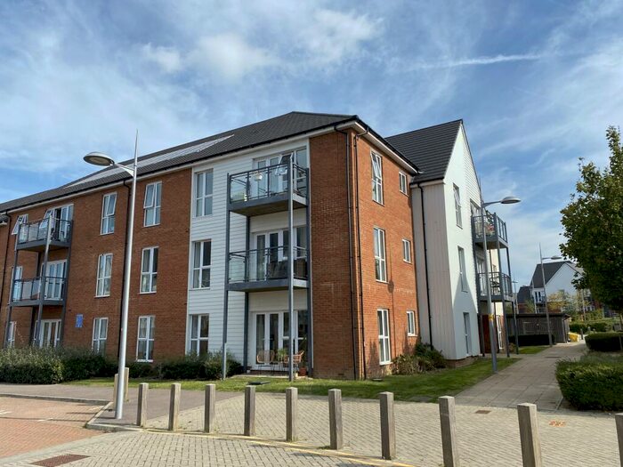 2 Bedroom Apartment To Rent In Holmbush Mews, Faygate, Horsham, RH12