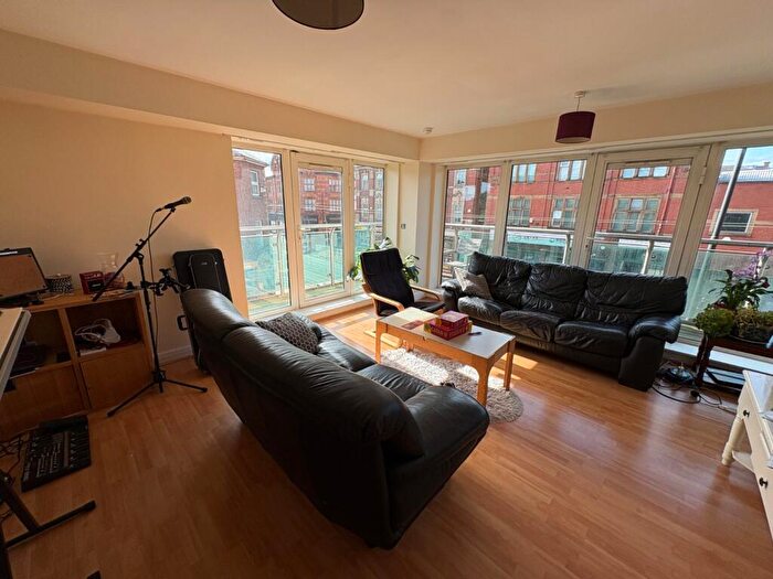 2 Bedroom Flat To Rent In Westfield Terrace, Sheffield, South Yorkshire, S1