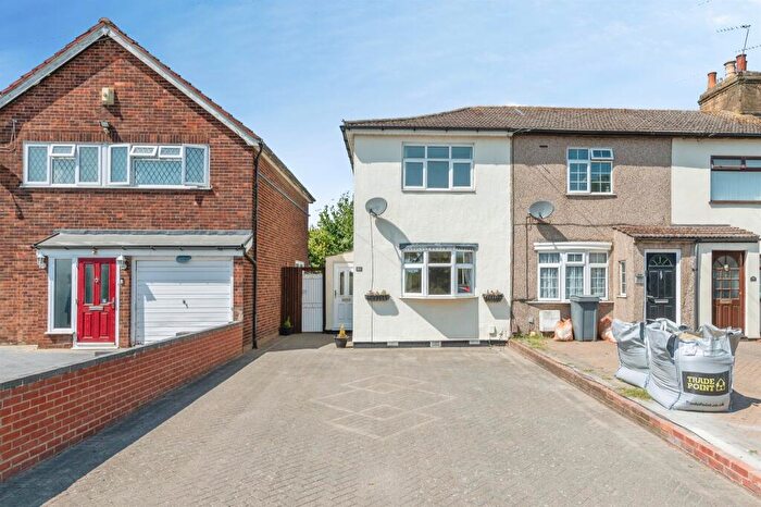 2 Bedroom End Of Terrace House For Sale In Rainham Road, Rainham, RM13