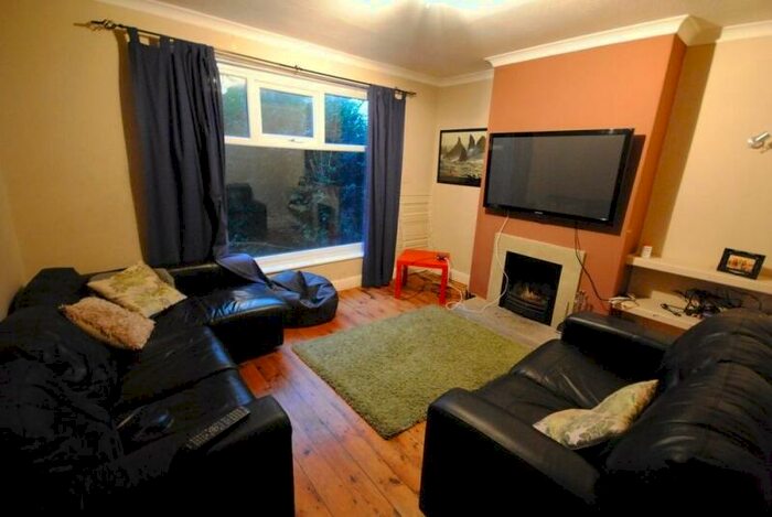 3 Bedroom Terraced House To Rent In Spring Bank Crescent, Headingley, Leeds, LS6