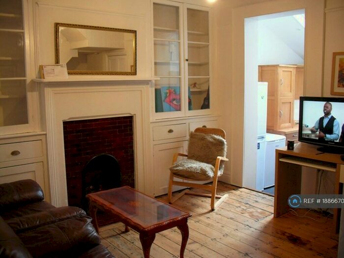 5 Bedroom Terraced House To Rent In West Avenue, Bath, BA2