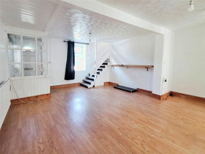 3 Bedroom End Of Terrace House For Sale In High Street, Porth, Rhondda Cynon Taf, CF39