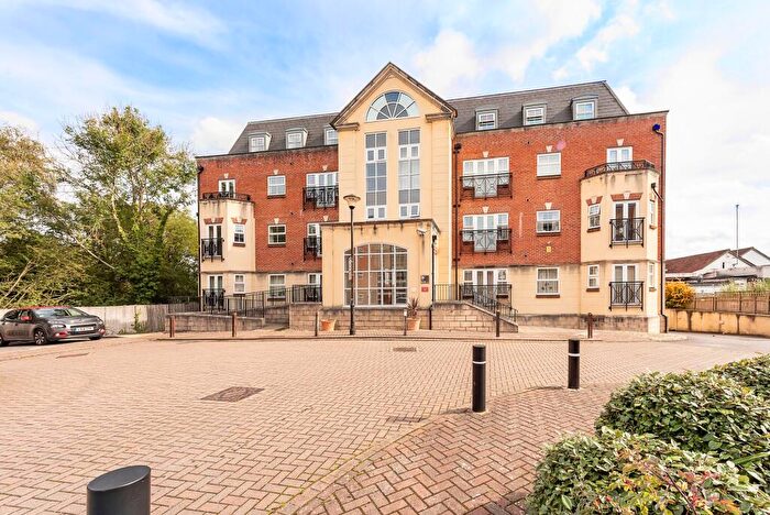 2 Bedroom Flat For Sale In Post Office Lane, Beaconsfield, HP9