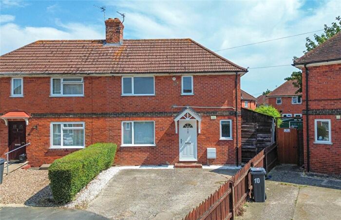 3 Bedroom Semi Detached House For Sale In Templeton Gardens, Reading, Berkshire, RG2