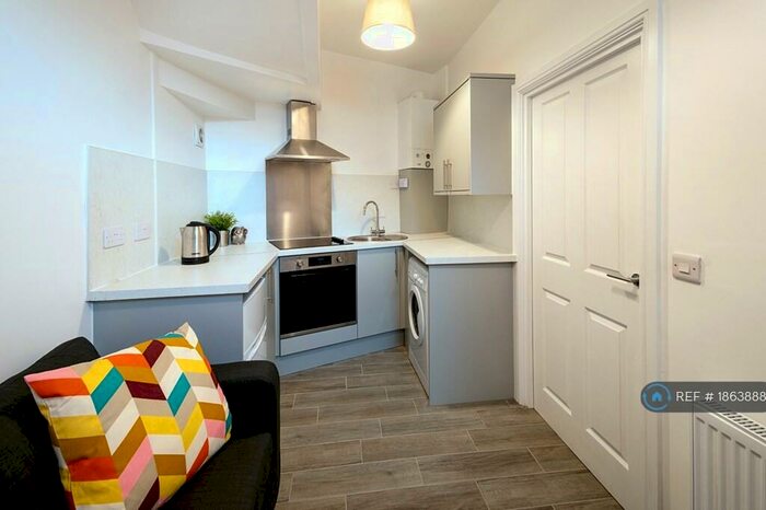 1 Bedroom Flat To Rent In New Station Road, Bristol, BS16